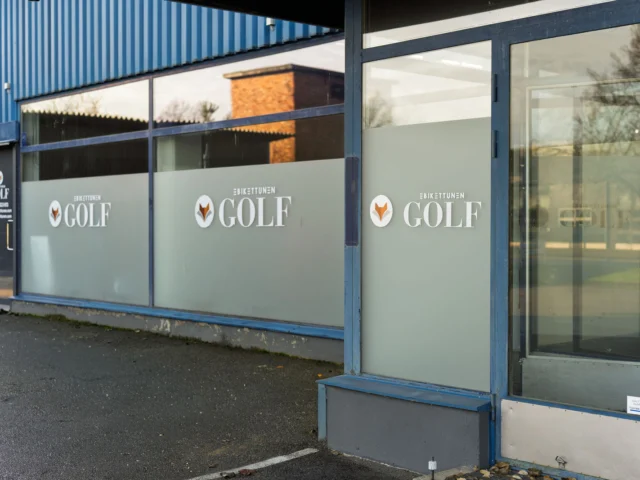 Ebi Kettunen Golfin sisäänkäynti